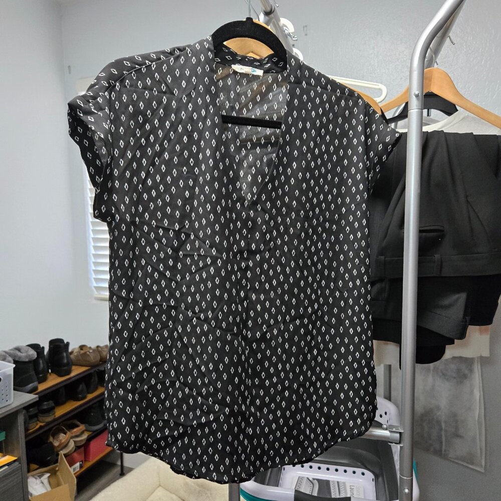 Pleione Geometric Blouse SP – Sleek, Modern & Petite-Friendly